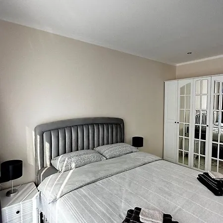Cosy Flat, 150m To The Sea アパート *