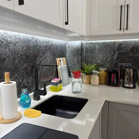 Cosy Flat, 150m To The Sea